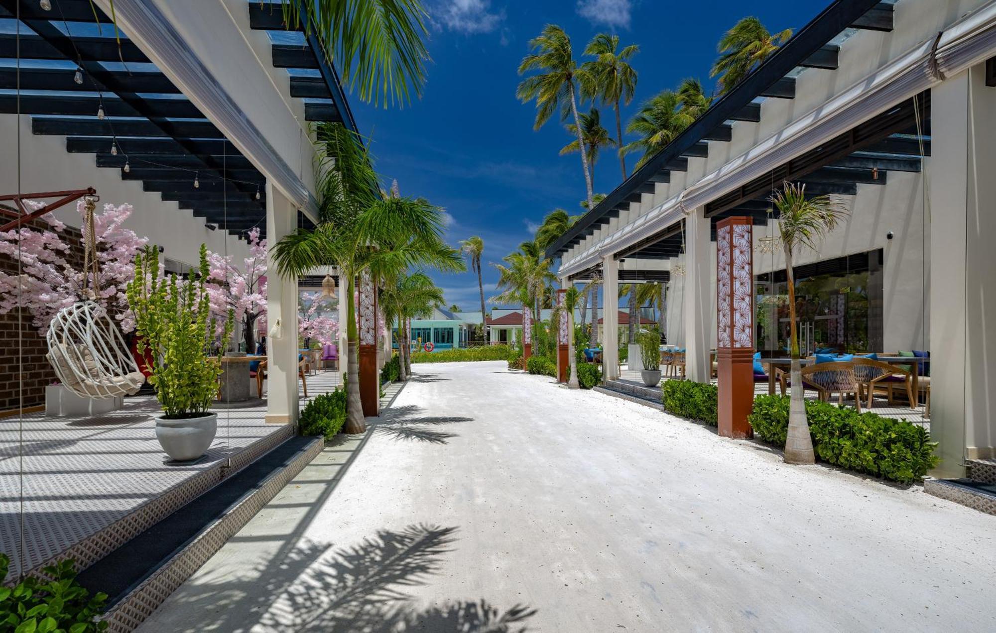 Oblu Xperience Ailafushi Hotel Мале Екстериор снимка